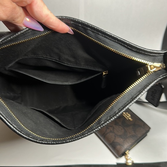 NWT Coach Signature Val Duffle - Picture 4 of 5